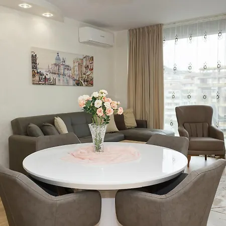 Modern Seaside Retreat In By Flat Mаnаger Appartamento Varna